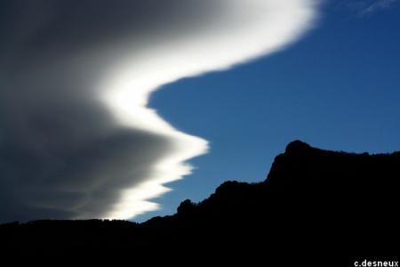 lorsqu'on franchit les nuages, le ciel est toujours bleu